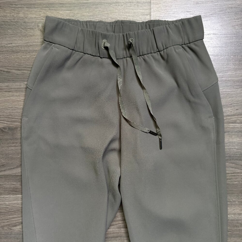Lululemon Women's On the Fly 7/8 Pant *Woven - Grey Sage - Picture 4 of 10
